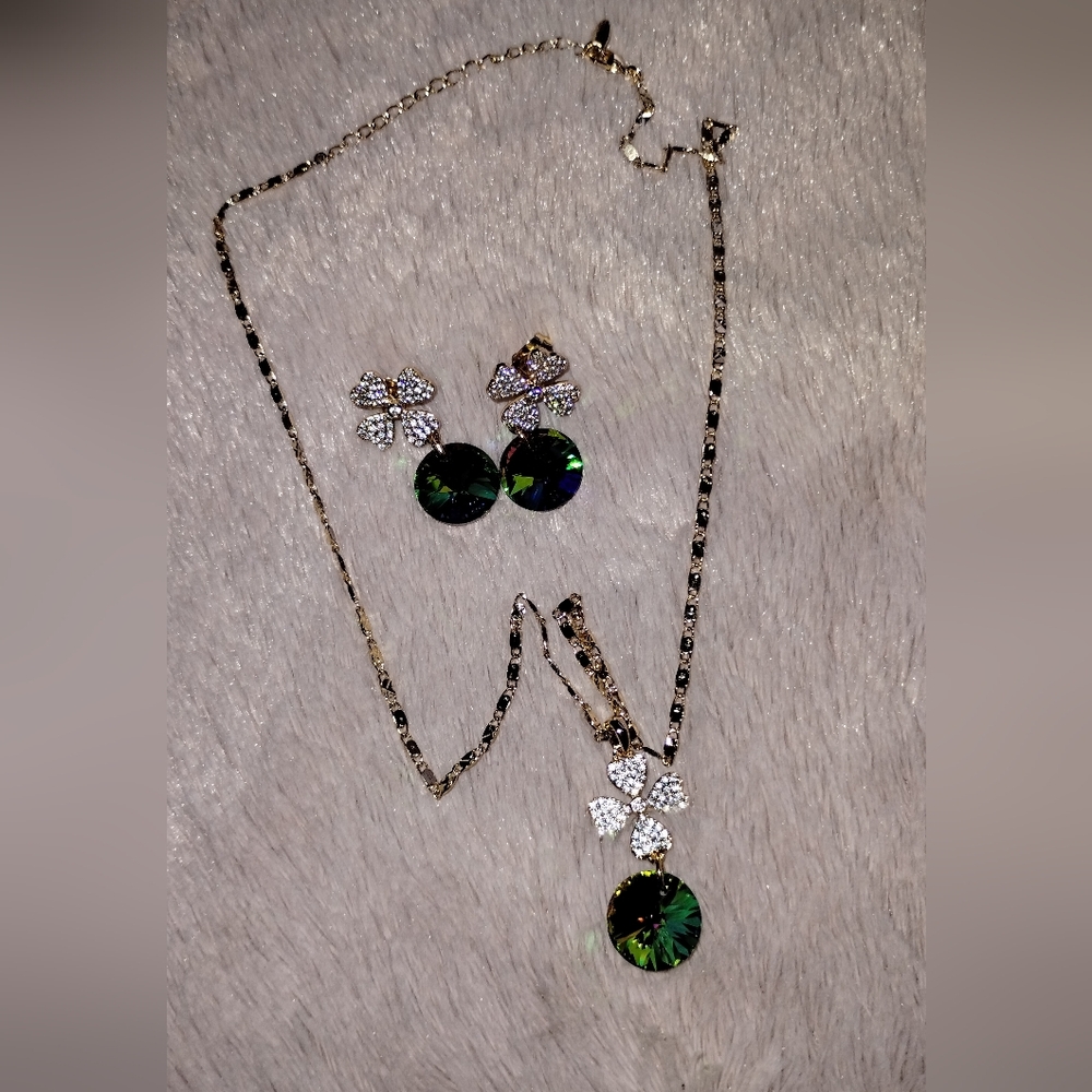 Elegant Green and Gold Jewelry Set